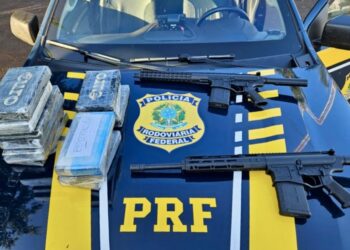 PRF apreende cocaína e fuzis no Paraná