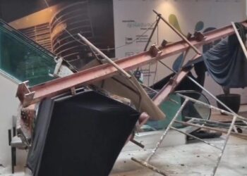 Andaime desaba e deixa pelo menos três pessoas feridas em shopping de Curitiba, veja o vídeo