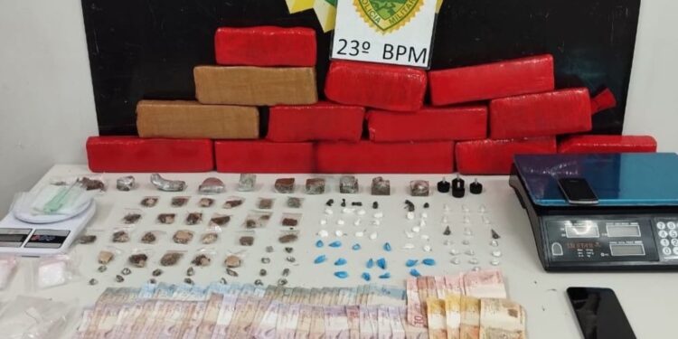 Polícia Militar detém casal e apreende drogas na Cidade Industrial de Curitiba