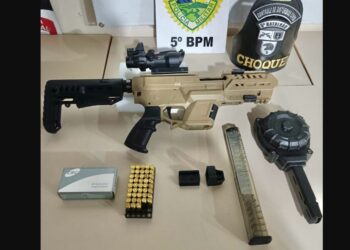 CHOQUE se depara com homem em surto e encontra kit roni, carregadores e munição