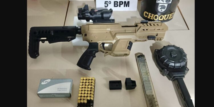 CHOQUE se depara com homem em surto e encontra kit roni, carregadores e munição