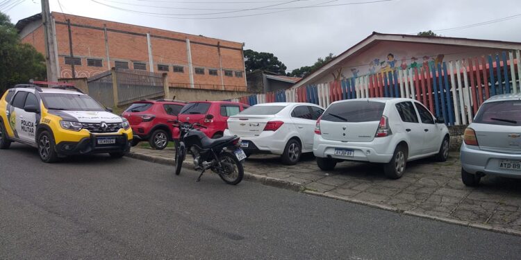 Criminosos invadem creche em Colombo e aterrorizam professoras: “Não estou nem ai que tem criança”