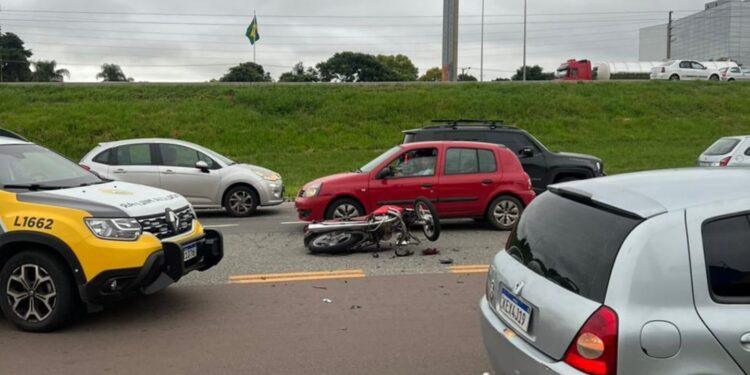Policiais militares agem rápido e salvam a vida de motociclista que sofreu grave acidente em Curitiba