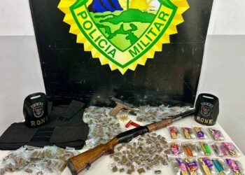 Dupla com calibre 12 e 9mm enfrenta a RONE e tomba em confronto