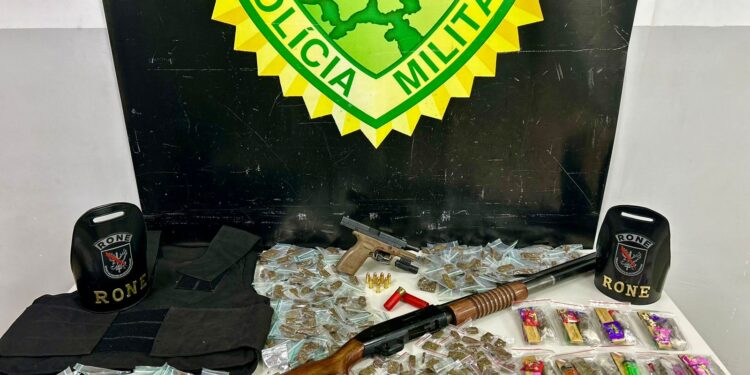 Dupla com calibre 12 e 9mm enfrenta a RONE e tomba em confronto