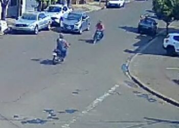 Câmera de segurança registra motos batendo de frente