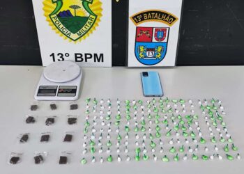 PM prende mulher e apreende drogas no Umbará