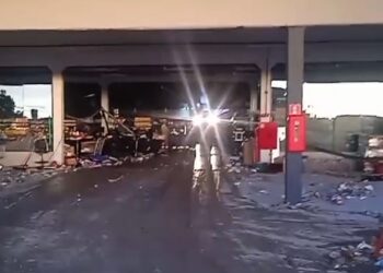 Bombeiros seguem nas buscas após colapso de estruturas em inauguração de supermercado