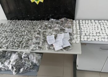 RONE derruba mais uma biqueira no Parolin quando procurava celular furtado e encontra grande quantidade de drogas