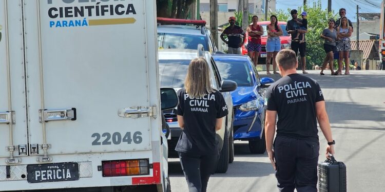 Idosa é encontrada morta e filho armado de faca é baleado pela PM ao partir para cima da equipe