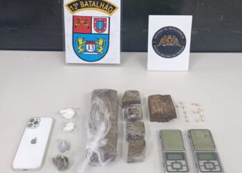 Polícia militar detém mulher e apreende drogas no Novo Mundo