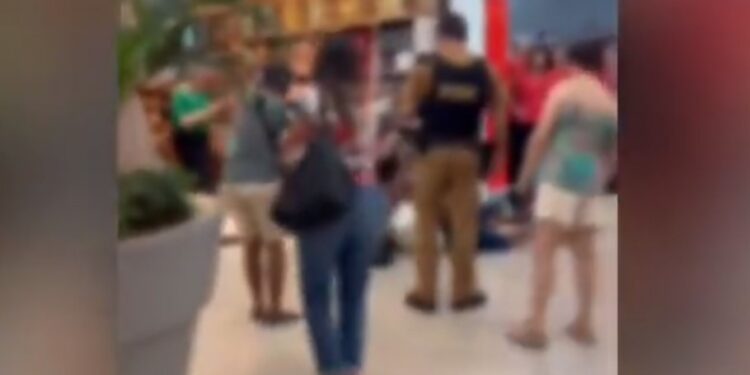Homem toca terror em shopping, ameaça clientes e seguranças, resiste a prisão e acaba detido por policiais militares