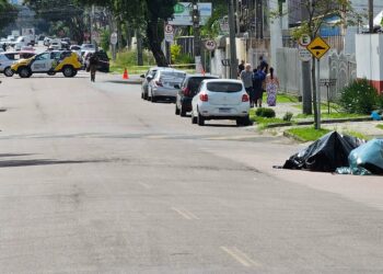 Motociclista que morreu ao se enroscar em fios caídos é identificado
