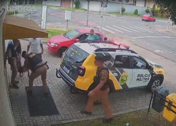 Policiais militares salvam bebê engasgado em Curitiba, veja o vídeo