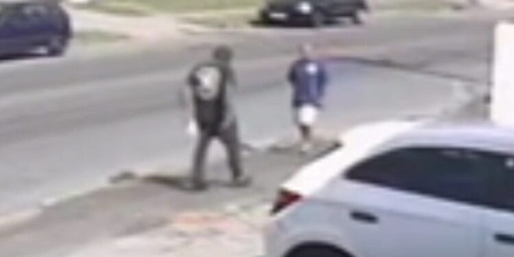 De graça, homem é agredido e vai parar no hospital em Curitiba, veja o vídeo