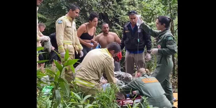 Mulher morre após cair de altura de 30 metros em cachoeira na RMC