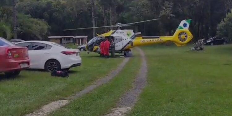 Homem que desapareceu no sábado é resgatado pelos bombeiros após se perder em região montanhosa, veja o vídeo do resgate