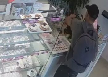 Ladrão de celular age rápido e leva aparelho no centro de Curitiba, veja o vídeo