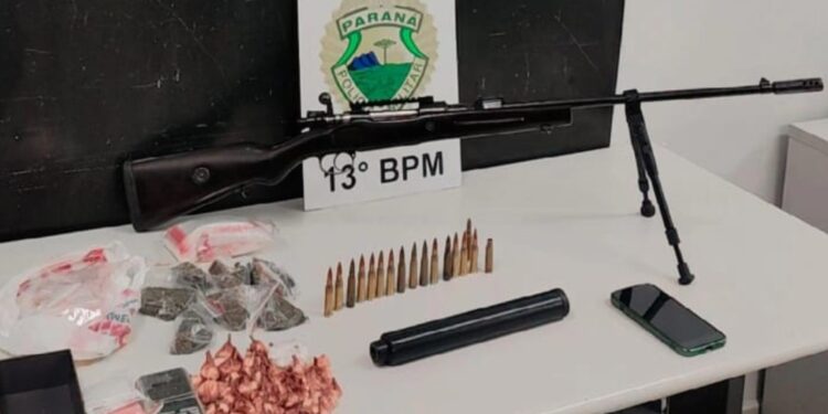 PM prende foragido e apreende drogas e fuzil no Osternack