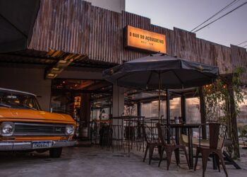 O Bar do Açougueiro celebra quatro anos com baladinha, festival de churrasco a partir de R$15 e happy hour com 50% de desconto