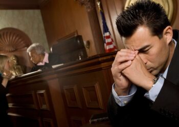 Clarificando as distinções cruciais entre informantes e testemunhas no Processo Judicial