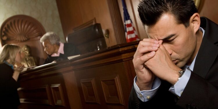 Clarificando as distinções cruciais entre informantes e testemunhas no Processo Judicial