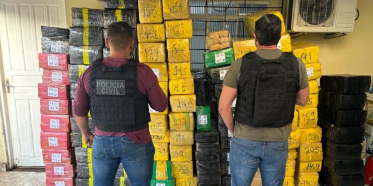 Polícia Civil apreende 2 toneladas de maconha que seriam entregues na região metropolitana de Curitiba