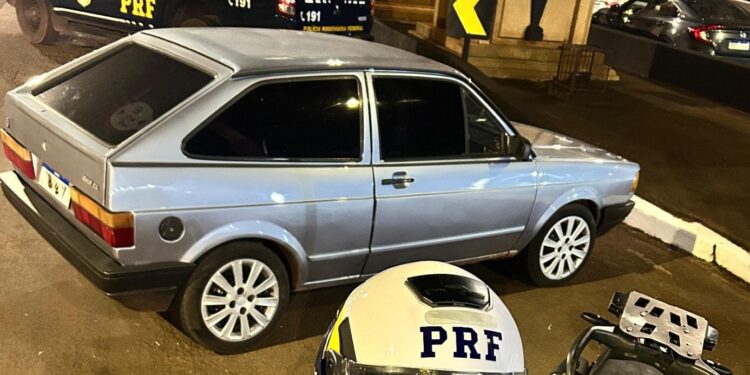 Logo após sair do presídio, criminoso furta Golzinho 93 e é preso pela PRF, veja o vídeo