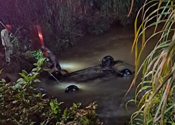 Dupla tenta fugir da ROTAM, bate carro, cai em rio e morre afogada