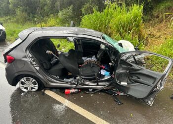 Colisão frontal na BR-277 deixa três mortos e quatro gravemente feridos