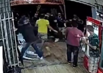 Homem morre após ser esfaqueado em distribuidora de bebidas na CIC, veja o vídeo