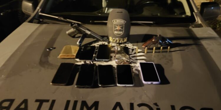 Criminosos com moto roubada levam chumbo da ROTAM durante assalto a pedestres; eles não resistiram