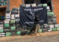 Cão farejador Logan auxilia PM a encontrar mais um carregamento de maconha prensada com 1,5 tonelada