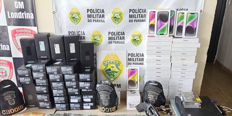 Dupla é presa após fazer 14 pessoas reféns em loja no Paraná
