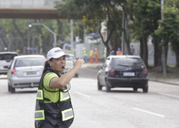 Com bloqueio parcial, trânsito na Avenida Victor Ferreira do Amaral é liberado nos dois sentidos