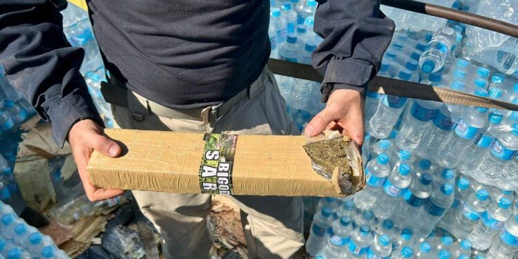 PRF apreende carregamento com toneladas de maconha escondidas em carregamento de donativos que iria para o Rio Grande do Sul