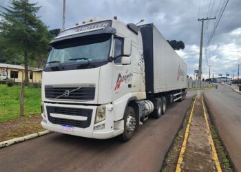 Carreta carregada de donativos para o Rio Grande do Sul é roubada em Curitiba e recuperada em Palmas, no Paraná