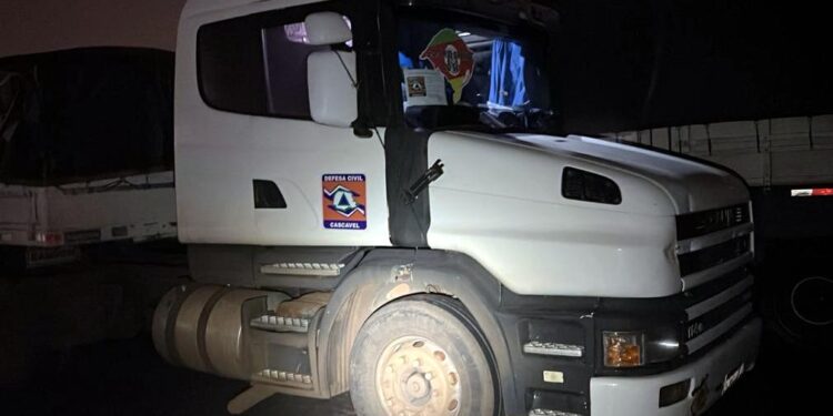 PRF e PM apreende 52 quilos de crack e cocaína em carreta que transportava donativos para o Rio Grande do Sul