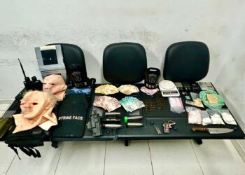 RONE detém traficante que cuidava de biqueira e apreende explosivos, drogas, arma, munições e coletes em Pinhais