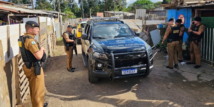 Rapaz executado a tiros no Tatuquara é identificado; autores do crime podem ser do Parolin