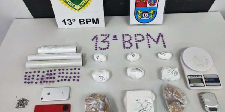 Após denúncia, PM detém casal e apreende crack, cocaína e ecstasy em Curitiba