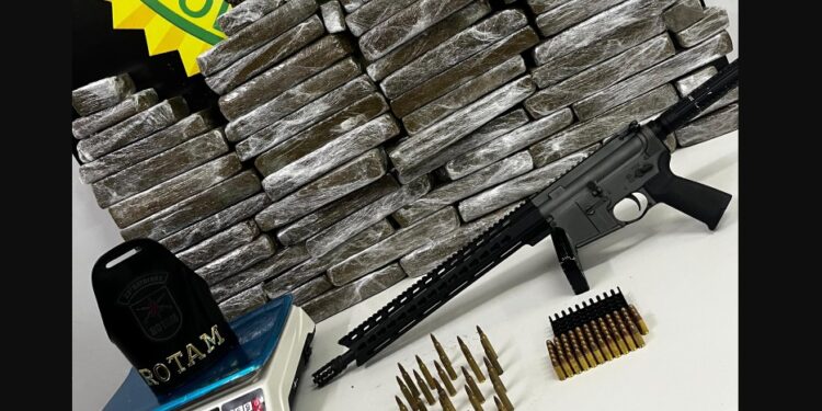 ROTAM apreende tabletes de maconha e fuzil em Curitiba