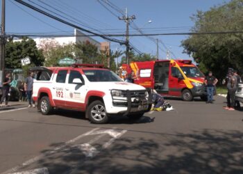 Motociclista morre após colisão contra carro que avançou preferencial
