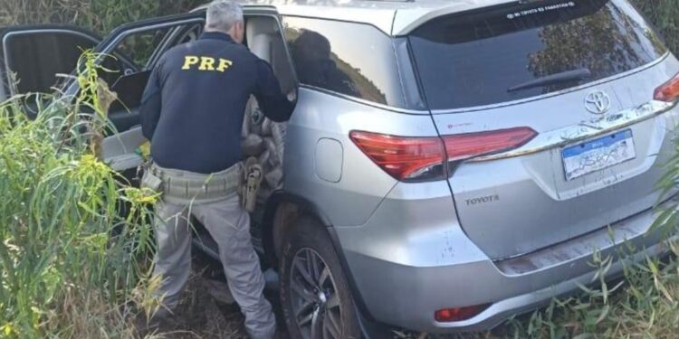 PRF recupera veículo “clone” de filha de ex-presidente do Paraguai