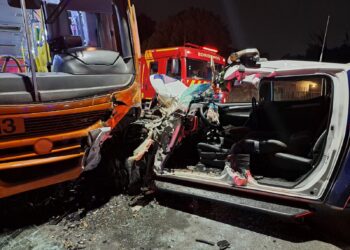 Colisão entre ônibus e viatura da Guarda Municipal deixa 4 feridos em Curitiba