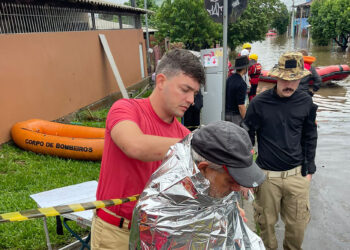 Forças de salvamento do Paraná já resgataram 786 pessoas no Rio Grande do Sul