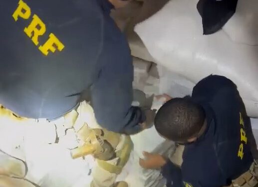 PRF apreende carregamento com quase 2 toneladas de maconha prensada no Paraná