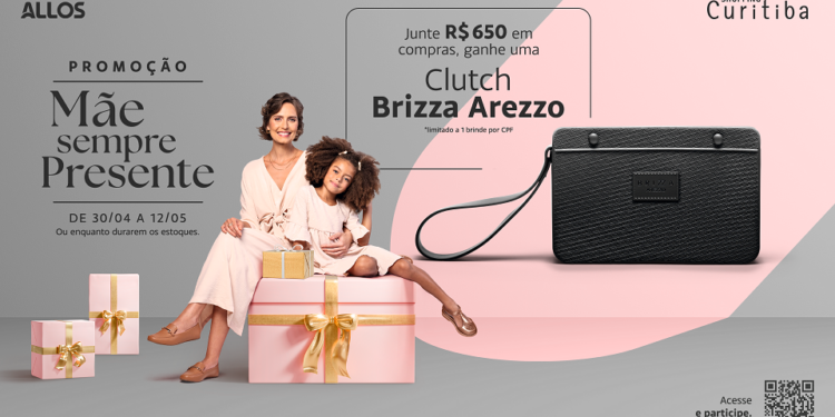 No Dia das Mães, Shopping Curitiba presenteia clientes com clutch da Arezzo