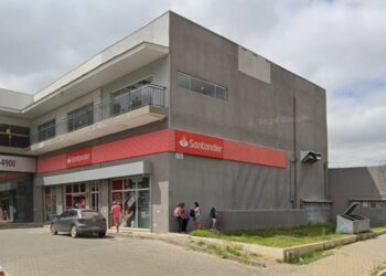 Criminosos rendem vigilante e levam dinheiro em roubo a banco em Almirante Tamandaré