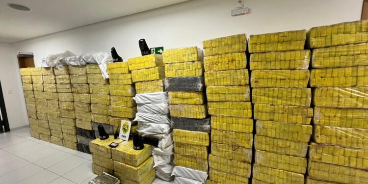 PM apreende mais de 3 toneladas de maconha após abordagem na CIC